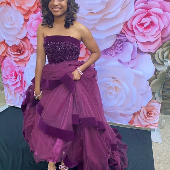 Mac Duggal Strapless Tiered Gown - Picture 6 of 13